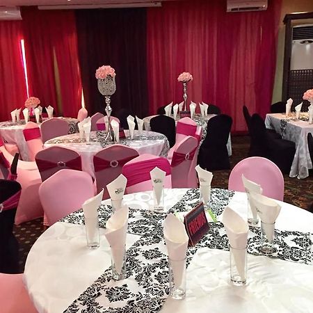 Protea Hotel Oakwood Park 라고스 외부 사진