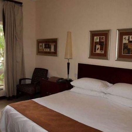 Protea Hotel Oakwood Park 라고스 외부 사진