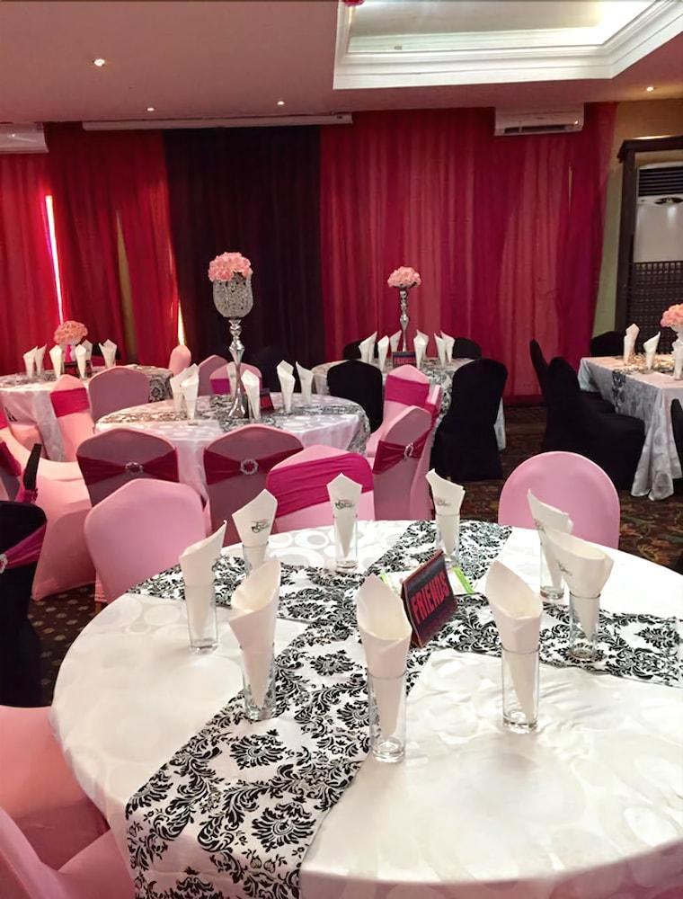 Protea Hotel Oakwood Park 라고스 외부 사진
