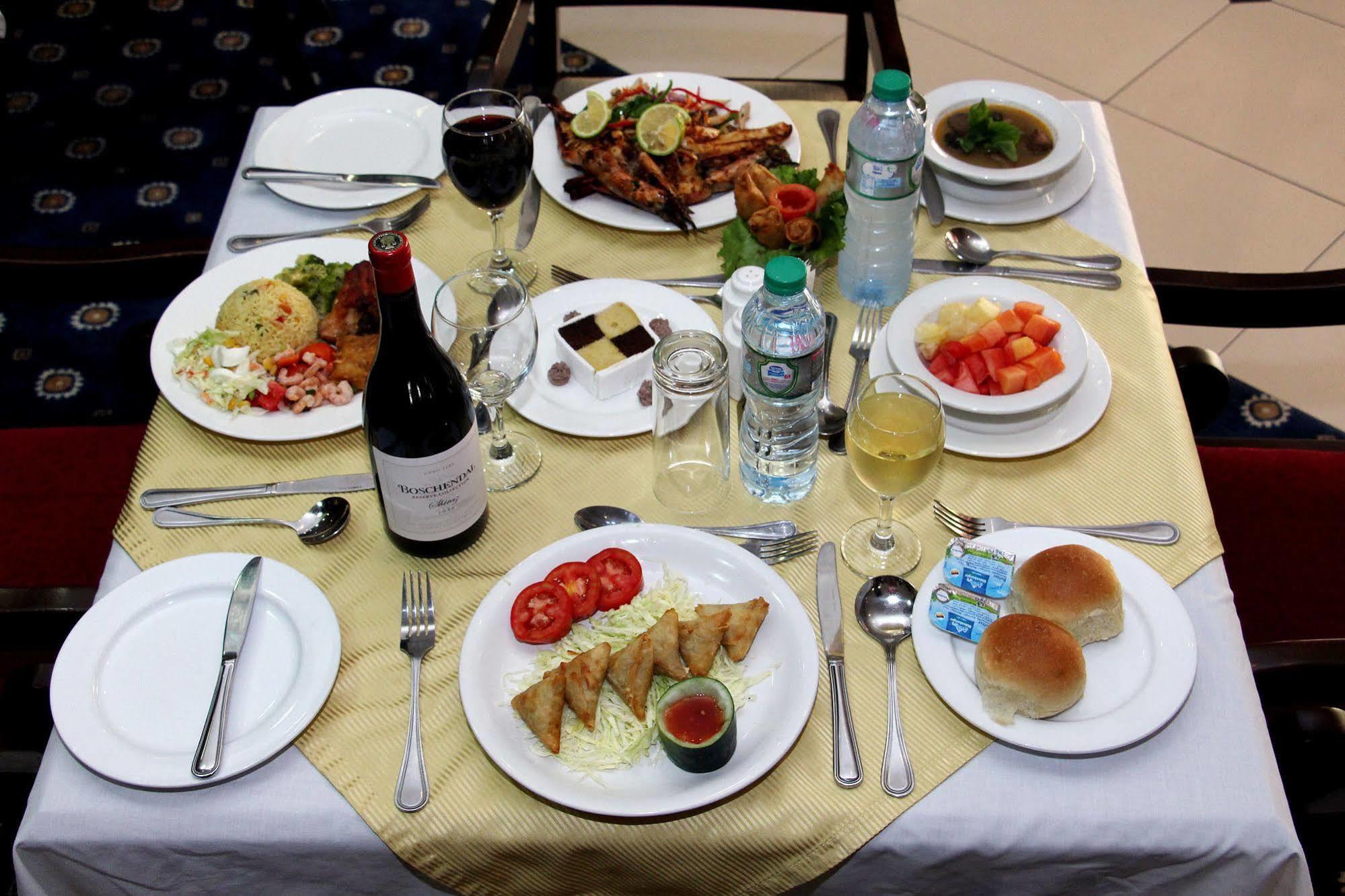Protea Hotel Oakwood Park 라고스 외부 사진