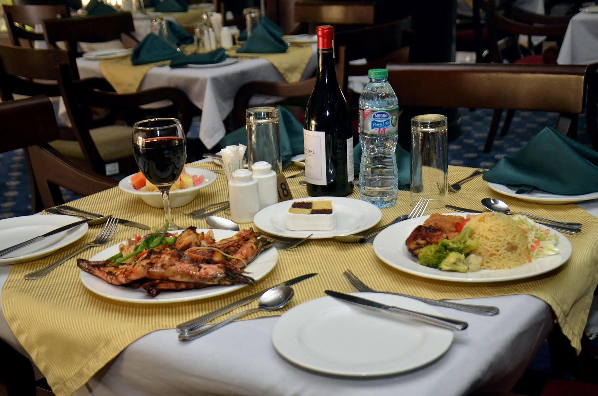 Protea Hotel Oakwood Park 라고스 외부 사진